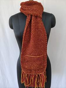 Écharpe tricotée unisexe de qualité boutique - Cache-cou doux et tendance au crochet - Vêtements d'hiver de luxe avec logo personnalisé - Product Image 2