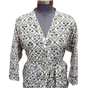 Robe Kimono Textile Faite à la Main, Imprimé Floral, Douce et Décontractée, Lavable en Machine, Tissu 100% Coton, Col en V, Fermeture à Ceinture - Product Image 3