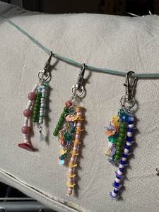 Llavero Bordado a Mano con Cuentas y Diseño de Inspiración Tradicional para Bolsos, Mochilas y Colecciones de Regalos - Product Image 6
