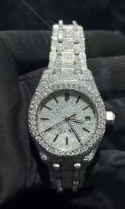 Montre personnalisée en moissanite à taille ronde entièrement sertie de diamants - Product Image 2