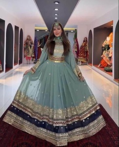 Nouvelle Arrivée Robes de Mariée Afghanes Kuchi Modernes Noires à Coupe Trapèze Longueur Genou avec Appliques Tribales Multicolores Faites à la Main et Col en V - Product Image 3