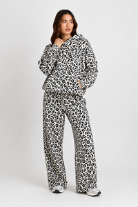 Sudadera con Capucha Completa para Mujer, Blanca y Negra con Estampado de Leopardo, Bordado, Transpirable, Ecológica, Forrada, Manga Larga, Estilo Casual Urbano Premium - Product Image 5