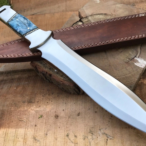 Couteau de chasse artisanal en acier D2 avec manche en os de chameau teinté bleu, lame fixe polie, étui en cuir marron - Product Image 6