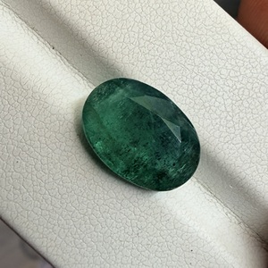 Esmeralda Natural de Zambia de Lujo, 4.56 Quilates, Verde Brillante, Ovalada, para Diseños de Joyería Fina Personalizada Premium - Product Image 5