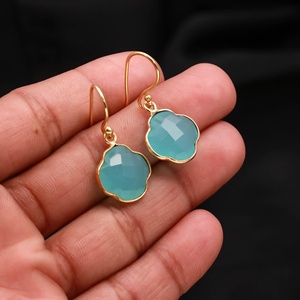 ต่างหูรูปโคลเวอร์ประดับพลอยอะควาแคลซิโดนีสุดหรูหุ้มทอง 18K ดีไซน์ใหม่ เหมาะสำหรับงานแต่งงานและเป็นของขวัญ - Product Image 2