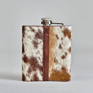 Petaca Clásica de Cuero Vacuno con Tapa de Acero Inoxidable, Accesorio de Cuero Moderno - Product Image 3