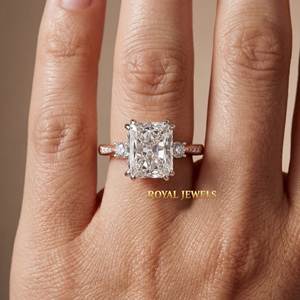 Bague en Moissanite à Trois Pierres Taille Radiant en Argent Plaqué Or Rose, Bijou de Fiançailles Nuptial - Product Image 5