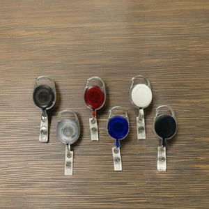 Pince en plastique de mousqueton de bobine de badge en métal fabriquée à Taiwan avec clips d'accessoires de sangle en PVC - Product Image 3