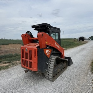 Chargeuse compacte sur chenilles Kubota SVL97 2 Premium avec moteur diesel de 96 CV, faible nombre d'heures de fonctionnement, hydraulique à haut débit, prête à l'emploi - Product Image 3