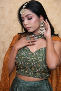 Elegante conjunto indio de top y pantalón gharara con dupatta, largo hasta el suelo, corte holgado, ropa étnica para boda, estampado digital verde y naranja. - Product Image 6