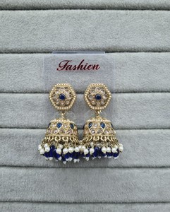 Elegantes Pendientes Jhumka Chapados en Oro Antiguo, Pendientes Jhumki con Perlas y Piedras Kundan Tradicionales Indias, Joyería Étnica para Mujer - Product Image 1