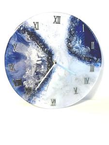 Horloge murale en résine, élégance classique, horloge murale en bois et résine pour une pièce décorative unique, en provenance d'Inde - Product Image 6