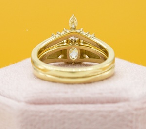 Bague de fiançailles de luxe en moissanite taille ovale, en or jaune, style designer, bijoux hip-hop, bague statement style diamant - Product Image 4