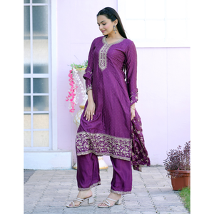 Ensemble kurti, pantalon et dupatta pour filles, vêtements ethniques élégants en soie chinon avec broderies détaillées pour les occasions festives - Product Image 2