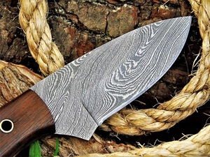 Cuchillo de caza hecho a mano de acero de Damasco con punta caída y mango de madera, cuchillo táctico EDC para hombres, diseño personalizado. - Product Image 5
