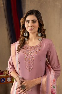 Conjunto de Kurta de Seda Dorada Brillante para Mujer, con Bordado a Mano y Dupatta con Estampado Digital en Muselina, Ropa al Por Mayor - Product Image 3