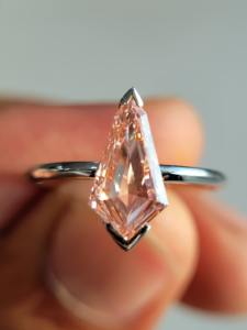 Bague solitaire de luxe en diamant rose taille cerf-volant en argent sterling 925 massif - Product Image 3