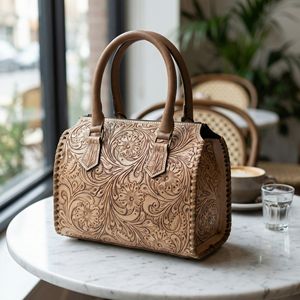 Bolso de Mano de Cuero Genuino 100% Hecho a Mano con Flores Talladas, Mini Bolso de Viaje de Lujo Estilo Western para Mujer - Product Image 4