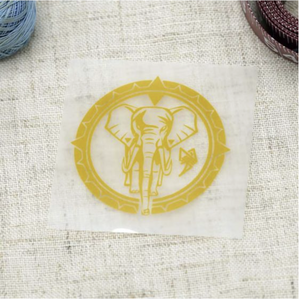 Étiquettes thermocollantes en tissu écologiques personnalisées avec bord découpé au laser pour vêtements (usage principal et col) - Couleurs et tailles personnalisées, service OEM - Product Image 1