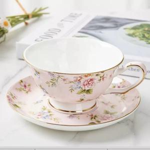 Ensemble tasse et soucoupe à café en porcelaine fine à motif floral épanoui de haute qualité - Product Image 6