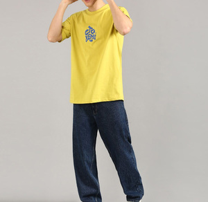 Camiseta Amarilla de Manga Corta para Hombre con Estampado de Letras Azules, Corte Regular, Cuello Redondo, Algodón Jersey, Transpirable, Estilo Urbano - Product Image 5
