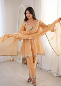 Ensemble Kurti en tissu Fendy avec broderie miroir véritable, bas et dupatta inclus, prêt-à-porter, robe ethnique pour femme, coupe ajustée, idéal pour les fêtes - Product Image 4