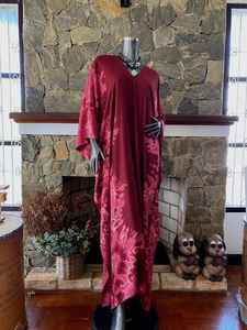 Vestido Kaftán de Rayón con Estampado Tie Dye Color Vino Tinto, Estilo Bohemio, Talla Grande, para Playa - Product Image 5