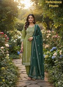 Kurti de Georgette de Seda Bordado de Lujo, el Más Popular, para Oficina, Fiestas y Eventos Especiales, con Combinación de Colores Impresionante, Largo hasta la Rodilla - Product Image 4