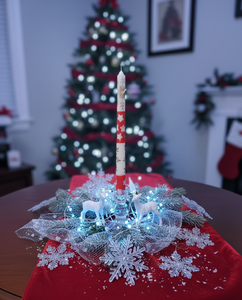 Bougie conique en cire de soja peinte à la main avec des bandes festives de couleur cramoisie, des accents en feuille d'or, sans fumée, parfum floral, pour la décoration de la maison à Noël - Product Image 2