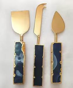 Ensemble de couteaux à fromage en métal de luxe pour fêtes, manche en résine, ustensiles élégants pour servir le fromage, collection de trancheurs à fromage durables - Product Image 1