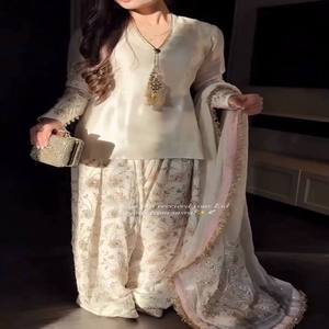 Conjunto de Kurta y Palazzo VASTRA COTTAGE con Bordado Satinado y Lentejuelas, Dupatta de Seda Organza Suave con Borde de Encaje, para Fiestas - Product Image 1
