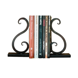 Porte-livres en fer forgé faits à la main, supports de livres en métal avec design de fermeur à motifs, décoration vintage pour étagère de maison ou de bureau, art en fer forgé à la main - Product Image 1