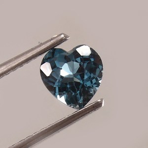 Tourmaline indicolite naturelle du Mozambique, forme cœur, bleu-vert, pierre précieuse pour la création de bijoux - Product Image 3