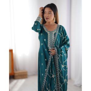 Beau haut XL tendance pour femme avec ensemble de travail brodé en fil de séquence Dupatta - Product Image 4