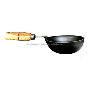 Poêle à frire en fonte Iron Tadka avec manche en bois, écologique, compatible gaz et induction, design classique - Product Image 3
