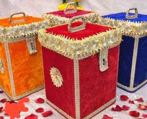 Boîte à Bhaji de mariage en acier inoxydable, boîte à bonbons avec tissu décoratif et dentelle dorée pour cadeaux de mariage, cadeaux festifs - Product Image 4