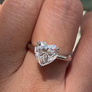Bague de fiançailles solitaire de luxe en diamant de laboratoire taille cœur en platine VVS, certifiée IGI, bijoux fins haut de gamme, cadeau romantique - Product Image 2