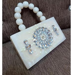 Bolso de mano de resina con asa, nuevo estilo para fiesta nupcial, para mujer, con aspecto de cartera y bolsillo. - Product Image 4