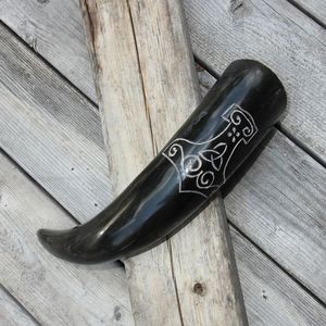 Jarra de Cerveza Vikinga de Cuerno, Hecha a Mano, Ecológica, con Diseño Religioso de Animales, Cuerno de Buey Natural, Vajilla Nórdica Medieval - Product Image 2