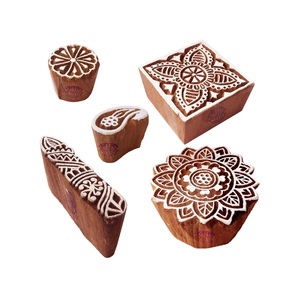 Ensemble de tampons en henné en bois avec blocs en caoutchouc - Forme personnalisable - Certifié F.S.C S.G.S - OEM/ODM accepté - Marque Hongshun - Emballage personnalisé - Product Image 1