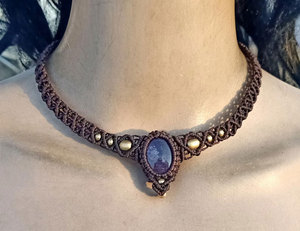 Collier en macramé fait main avec améthyste, pendentif en macramé marron complexe avec pierre précieuse violette, bijoux bohèmes tribaux en cristal de guérison - Product Image 3