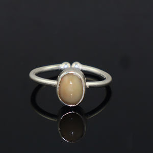 Anillo ajustable de plata de ley 925 con ópalo etíope natural de estilo bohemio, forma ovalada, para mujeres y niñas. - Product Image 1