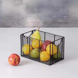 Panier de rangement métallique empilable avec design géométrique vintage, organisateur en fil métallique durable et écologique pour usage domestique polyvalent - Product Image 1