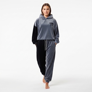 Ensemble de survêtement en velours bicolore pour femme, coupe oversize décontractée, sweat à capuche à manches longues et épaules tombantes, pantalon de jogging avec cordon de serrage et poches latérales, deux pièces - Product Image 1