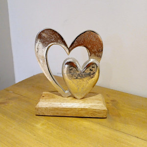 Adorno de Metal de corazón abierto sólido personalizado, Base de madera desgastada rústica, diseño Deco Art, objeto decorativo de vidrio de alta calidad para el hogar - Product Image 1