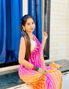Sari Tradicional KV Lehriya de Rayón Puro con Adornos y Blusa sin Coser para Fiesta - Product Image 6