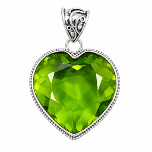 Colgante de Corazón de Peridoto Verde, Joyería de Plata de Ley 925, Colgante de Corazón con Gema Sintética Facetada y Cuentas Vintage - Product Image 2