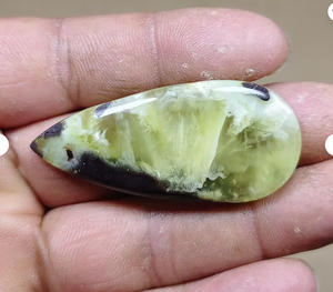 Prehnita Amarilla Natural Australiana, Gema Suelta con Corte de Pera, Cabujón con Efecto Ojo de Gato, Encerada y Aceitada para la Fabricación de Joyas - Product Image 3
