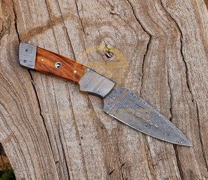 Cuchillo de caza profesional hecho a mano con hoja de acero de Damasco y mango de madera |   Cuchillo de Supervivencia para Camping y Bushcraft con Hoja Fija Afilada, Disponible para OEM - Product Image 1