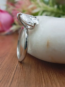 Bague de fiançailles solitaire D'VINS JEWELS avec diamant de laboratoire taille émeraude et taille poire de 2,0 carats, couleur VVS/VS EF, avec certificat IGI - Product Image 5